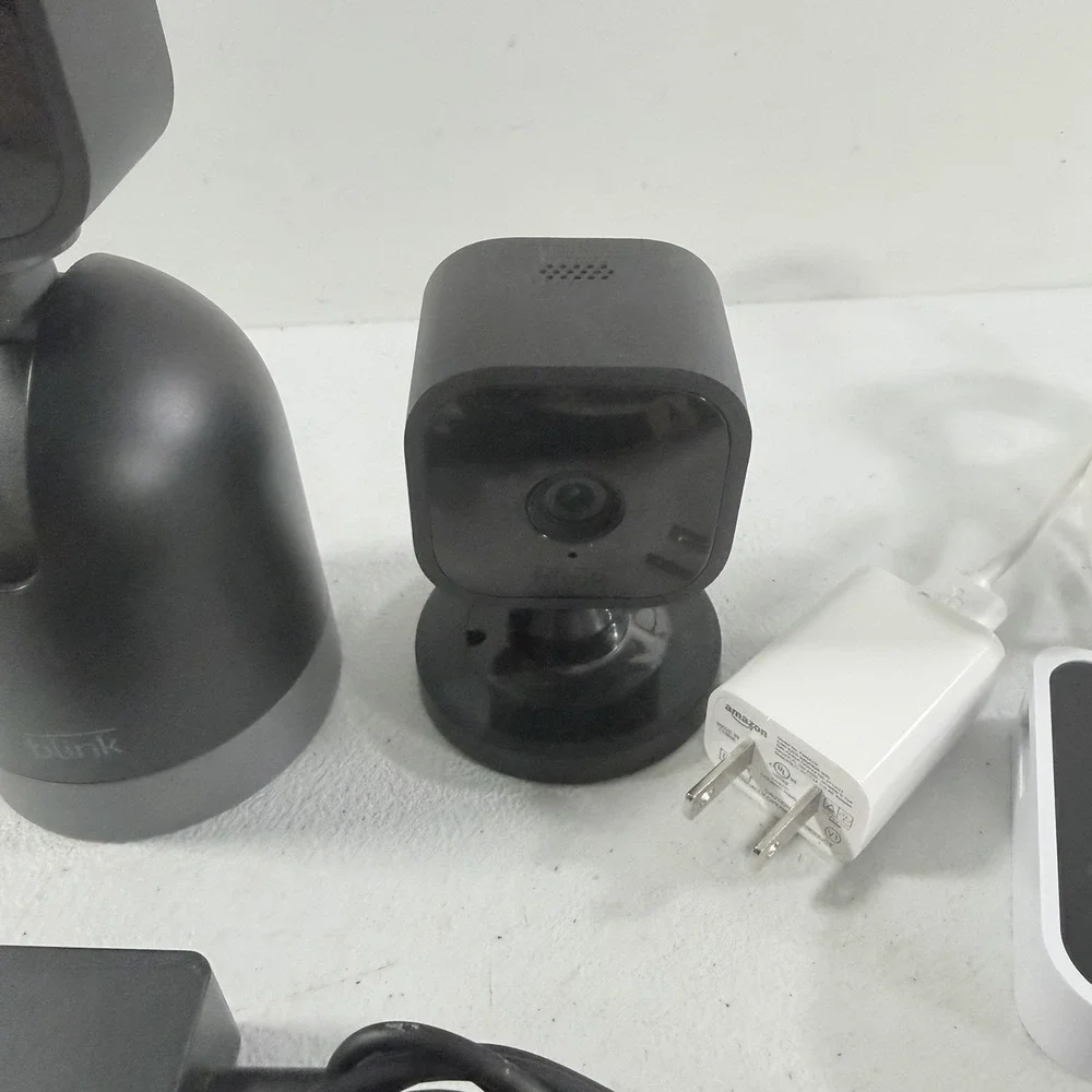 Lot Of 2 BLINK Mini Indoor Plug-in Security Camera & Sync Module 2 REGISTERED - Picture 3 of 8
